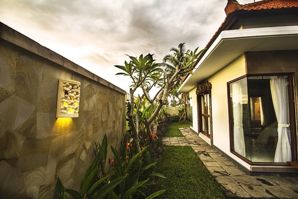 Ubud Lestari Villa Exterior foto